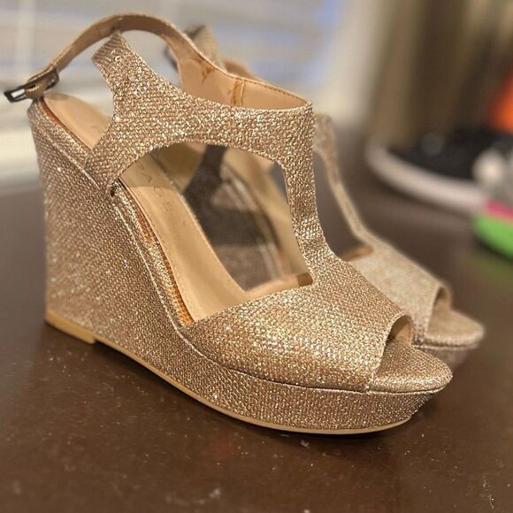 Rampage Brand.  Size 6 Wedge - Picture 4 of 8